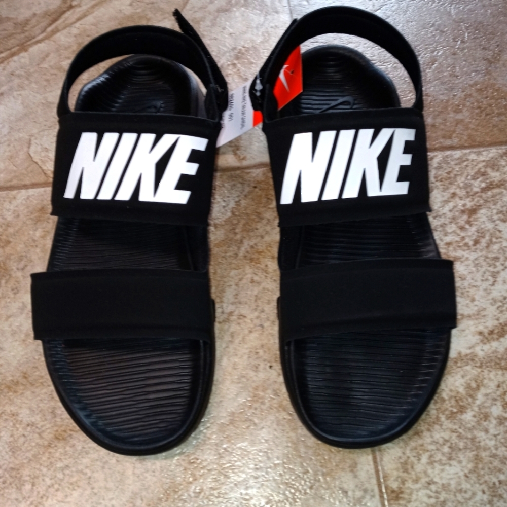 Women's Nike Tanjun Sandal Size 9